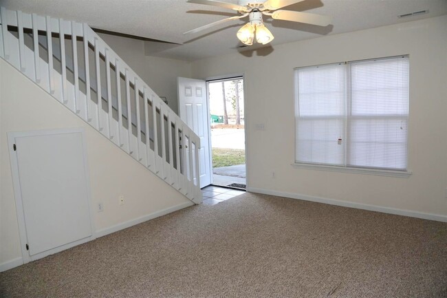 Photo - 103 W Ivybridge Dr