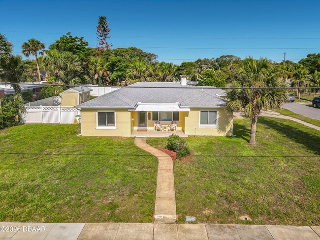 Photo - 1621 N Oleander Ave