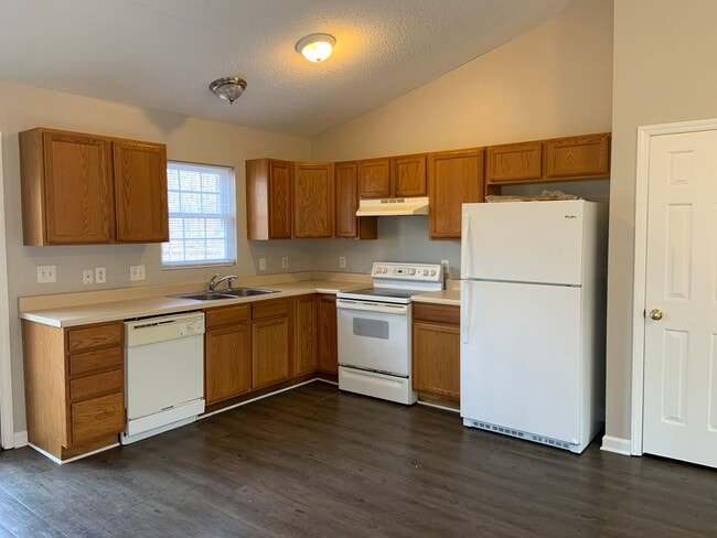 Photo - Spacious 3 Bedroom Home with wooded privacy