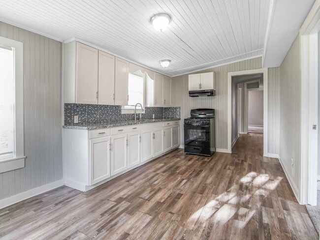 Photo - 152 Walnut Dr