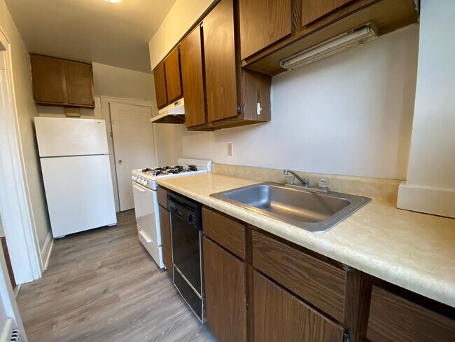 Photo - Stunning Two Bedroom Apartment in Oakland!...