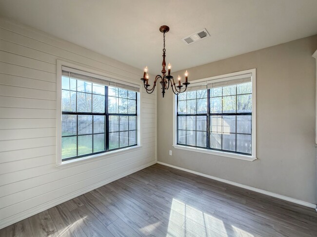 Photo - 700 Cedar Ln