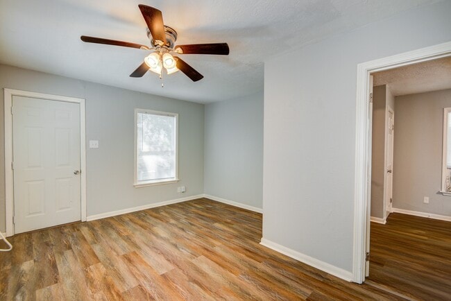 Building Photo - 206 Frawley St Unit B