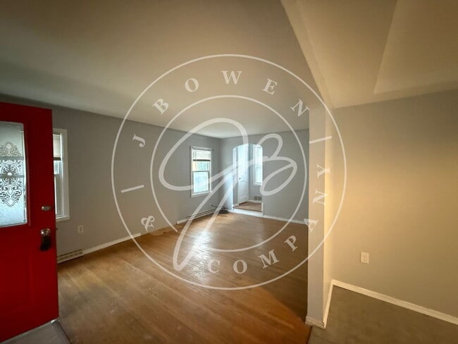 Photo - 3-Bedroom 1 1/2 Bathroom home in West Toledo with Hardwood Floors!