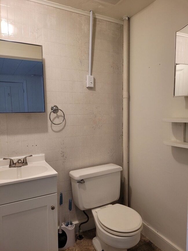 118 E King St Unit B