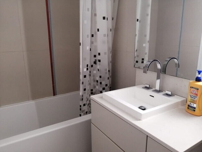 Photo - 101 Peter St Unit FL7-ID1347735P