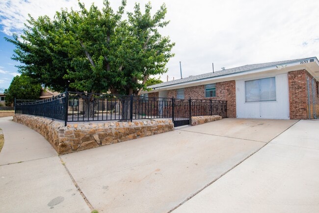 Building Photo - 1633 Stull Dr