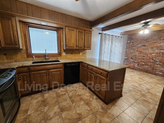7821 Trendwood Dr