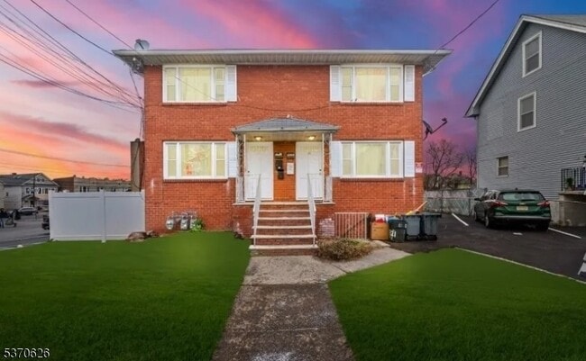 Building Photo - 17 Hayes Ave Rental