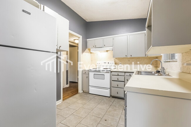 Photo - 94 Broadmoor Dr