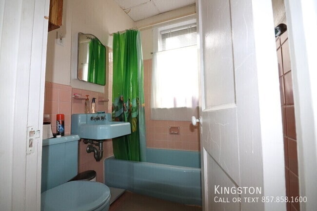 Photo - 121 Babcock St Unit 4R