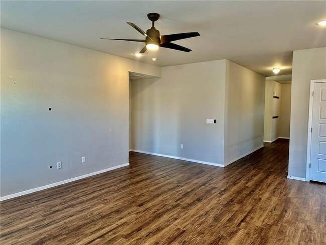 Photo - 920 Queen St