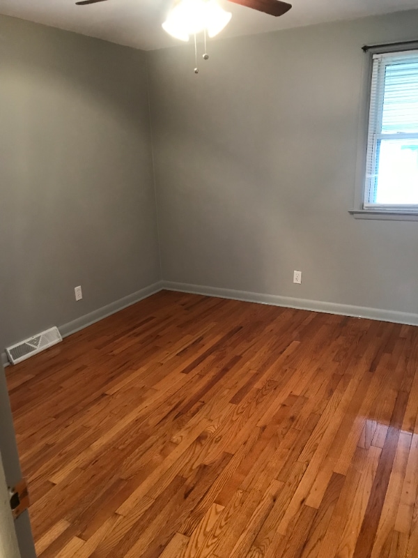 Photo - 1432 Youll St