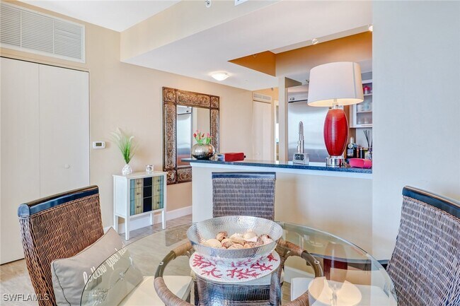 Photo - 3000 Oasis Grand Blvd Unidad 3006