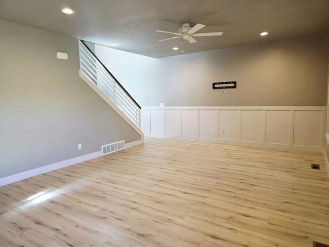 Photo - 9051 N Clubhouse Ln