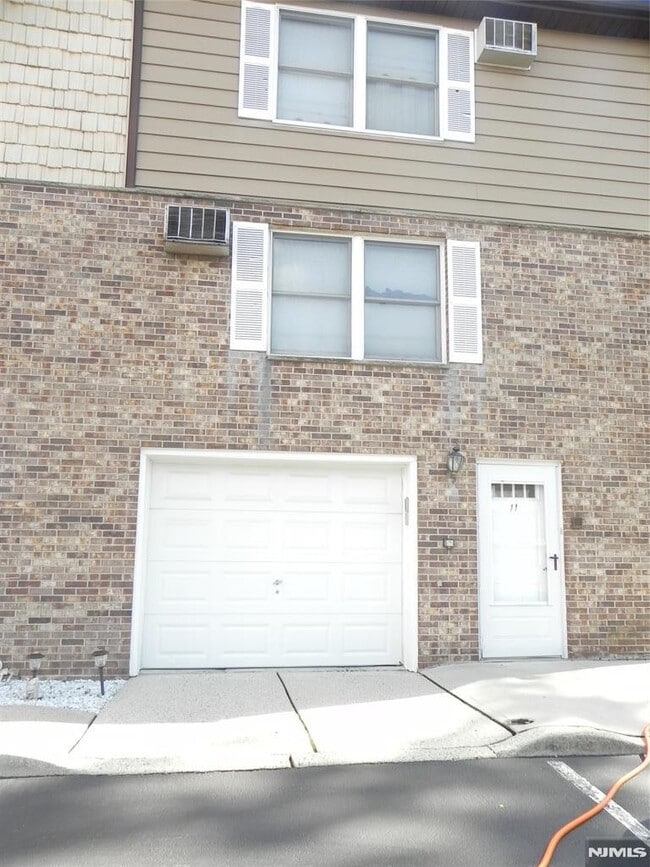 Building Photo - 453 Liberty St Unit 11