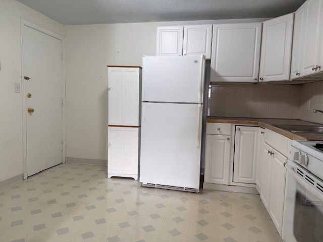 Photo - 2 Lancelot Court