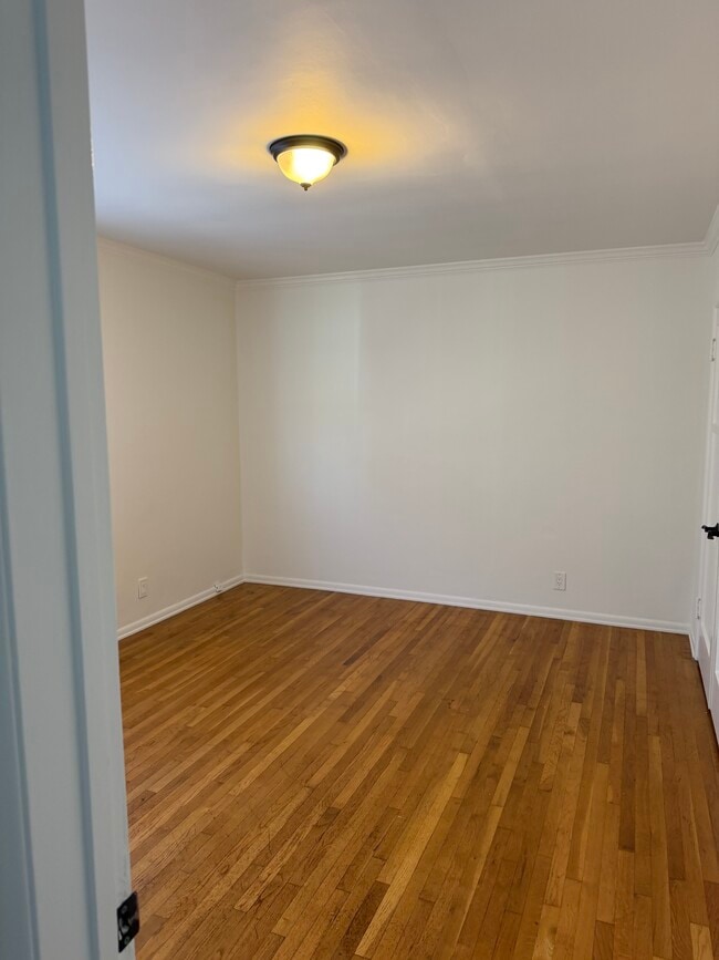 3909 Vineland Ave