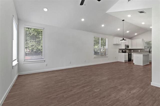 Photo - 719 Maple Row