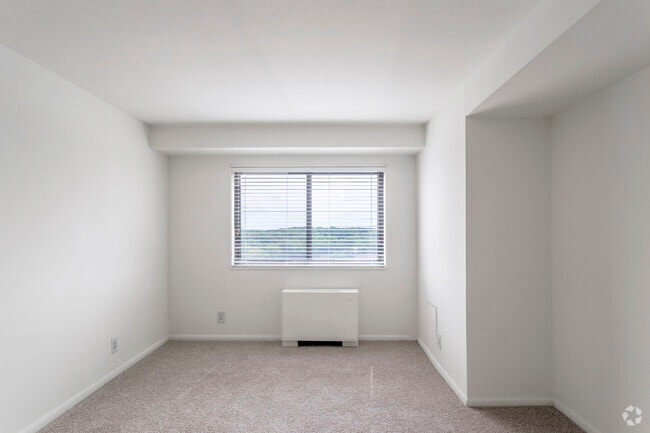 2 BR, 1.5 BA - 1,015 SF