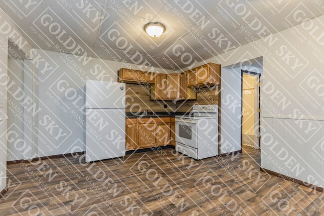 Photo - 304 W 6th St