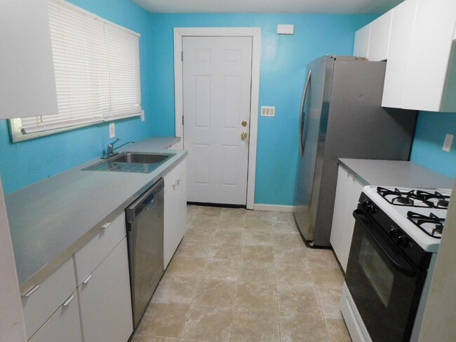 Photo - Lower Unit Duplex Walking Distance to Downtown Birmingham