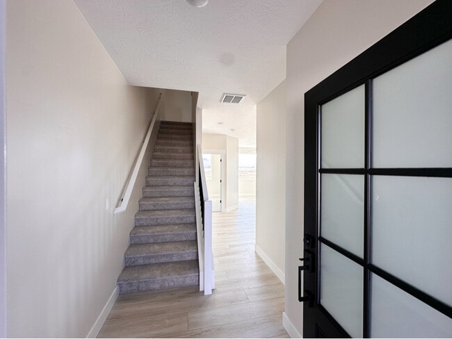 Photo - 2780 N Clark Pkwy