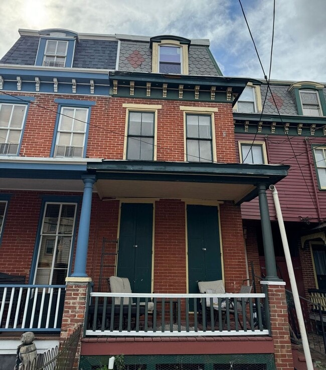 Building Photo - 112 Linden St Unit 2