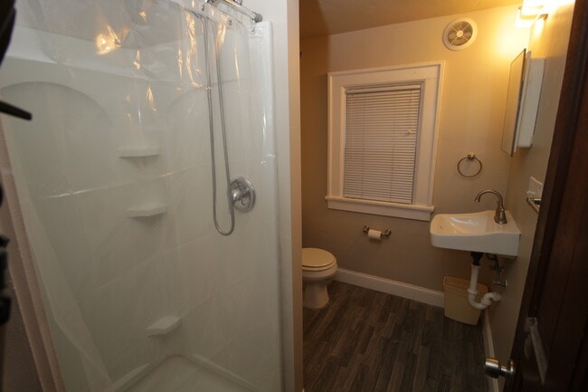 Photo - 2351-53 N Holton ST Unidad 2351 LOWER