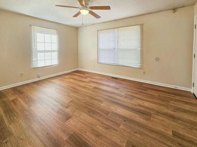 Photo - Knoxville 37921 - 3 bedroom, 2 bath Duplex - Contact Ryan Fogarty 865-333-4840