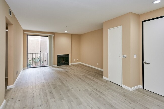 Photo - Spacious 2 Bed 2 Bath Condominium In K-Town Unidad 313