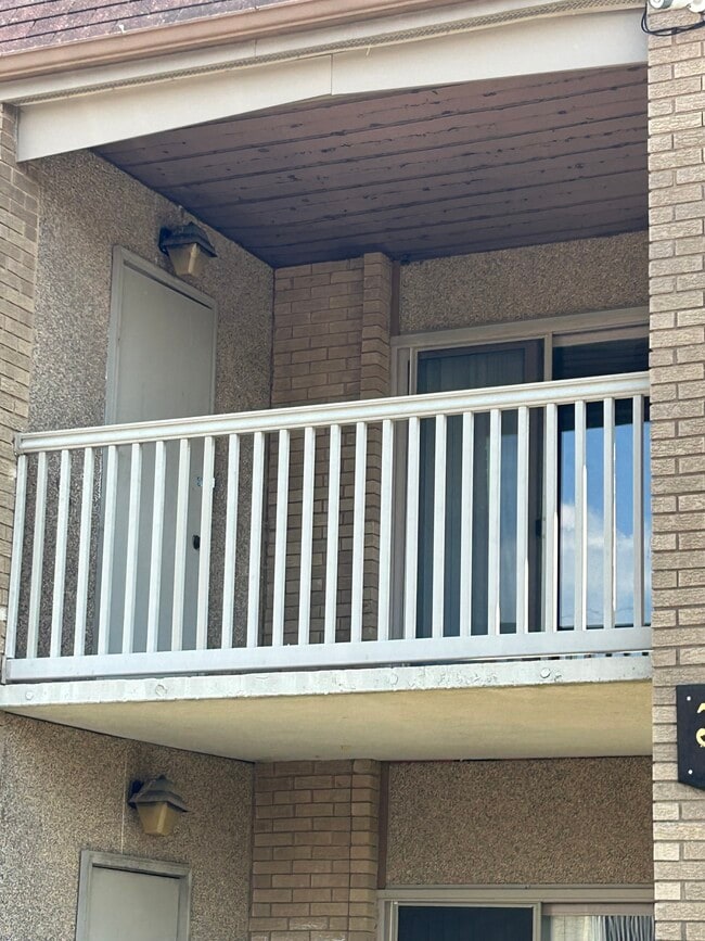 Upstairs balcony with storage - 3101 Burlew Blvd Unit A