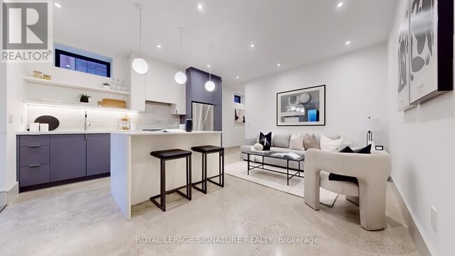 Photo - 82 Gough Ave