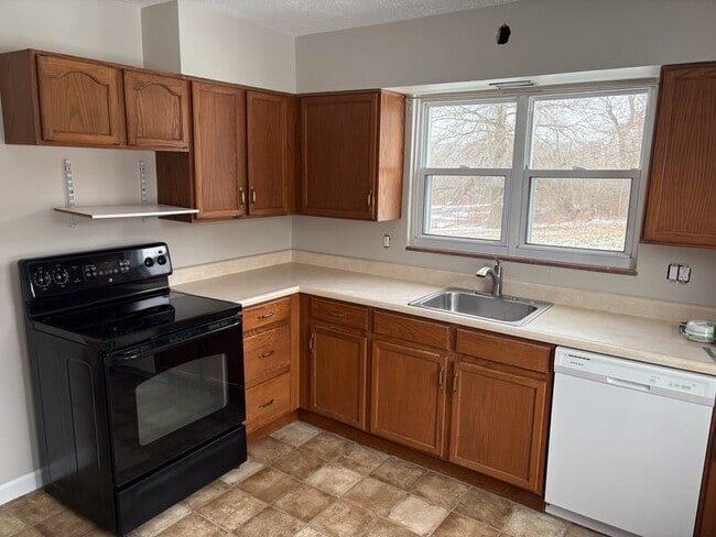 Kitchen - 392 Mercer Rd