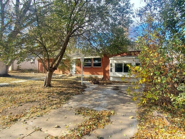 Building Photo - Spacious Ranch Style 4 BR Available in Aug... Rental