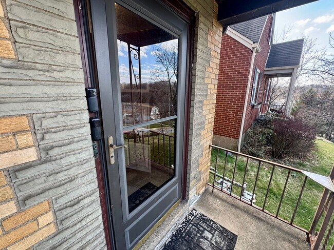 Photo - 229-231 Marylea Avenue (LO) Unidad #1