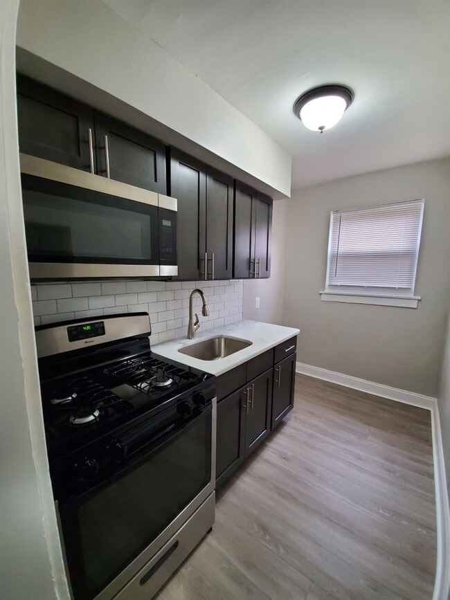 Oak Woods (Collingswood Forest LLC) Apartments Collingswood, NJ