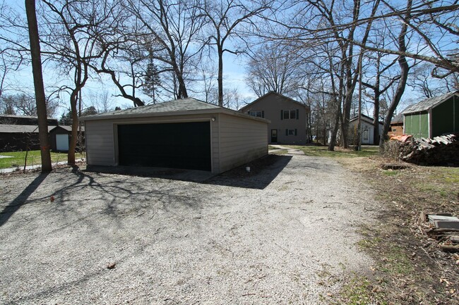 3 Bedroom Lakefront Home - 3 Bedroom Lakefront Home