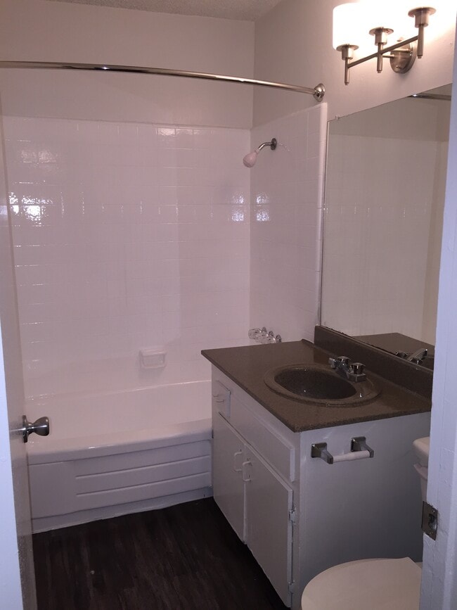 Photo - 15050 Parthenia St Apartamentos