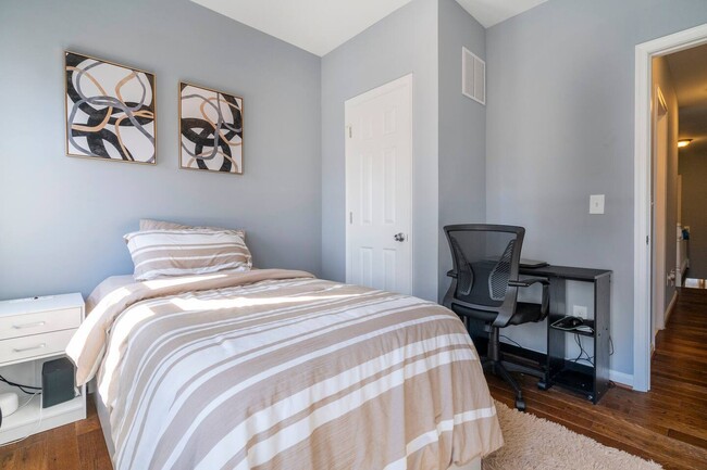 Building Photo - 2005 Cecil Ave Unit 3