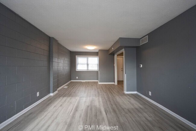 Photo - Cozy 2 Bedroom Apartment in Indianapolis w...