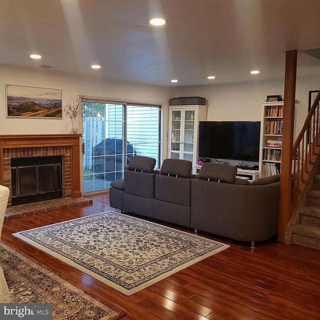 Building Photo - 15 Colebrook Ct