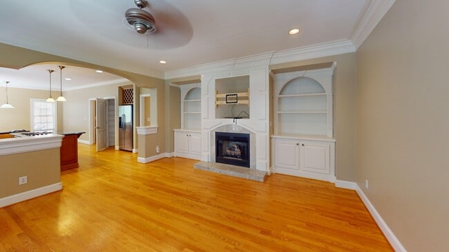 Photo - 2140 Rossmore Rd