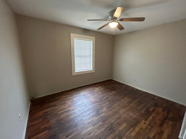 Photo - 220 Thomas St