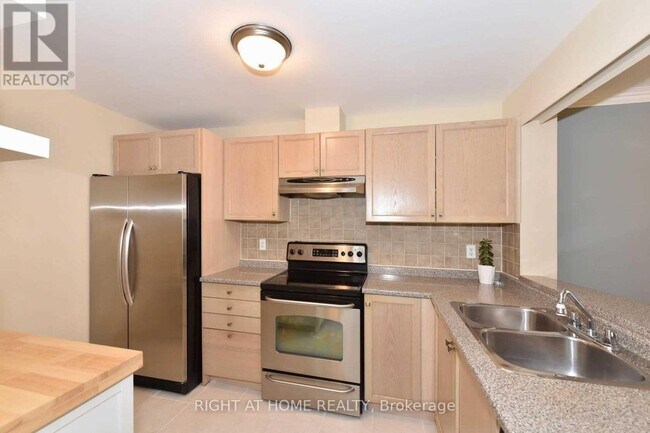 Photo - 108 Finch Ave W