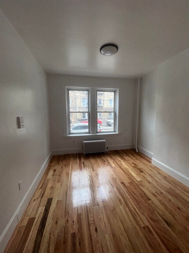 Photo - 5611 Hudson Ave Unit 1