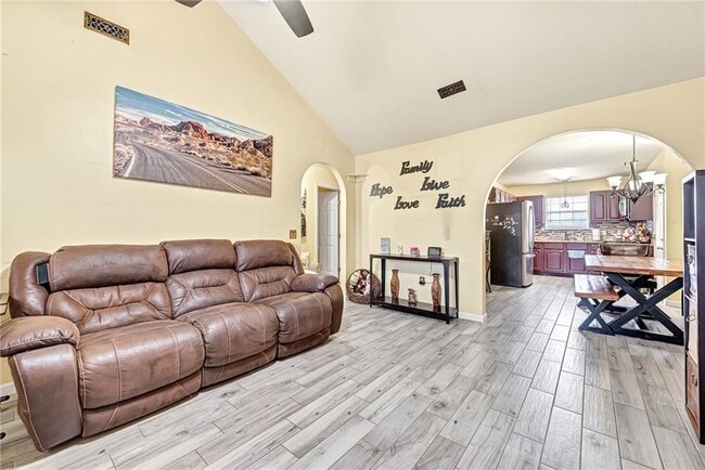 Photo - 122 S Bailey St