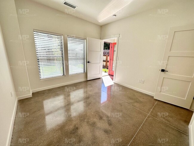 Photo - 301 Parker St
