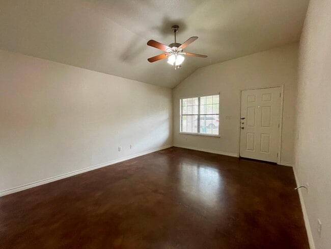 207 Andy Ln