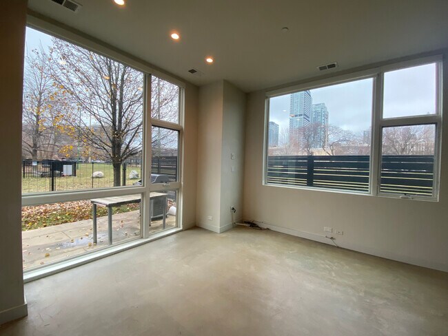 Photo - 435 W Hobbie St